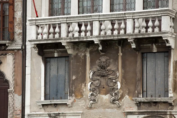 Veneza - Edifício antigo requintado no Canal Grande — Fotografia de Stock