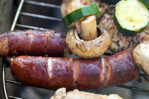 Barbecue with delicious grilled meat on grill — Stock Photo, Image