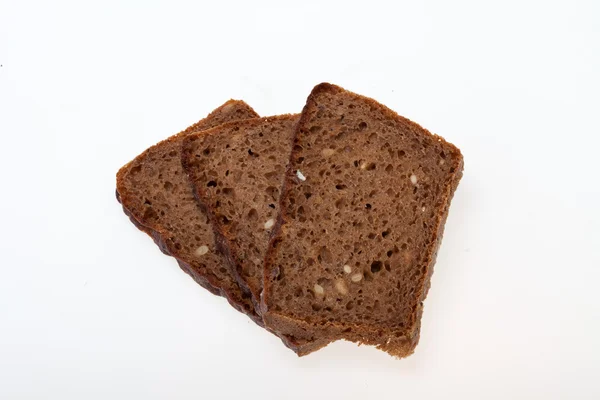 Slices of dark bread isolated over white — Stock Photo, Image