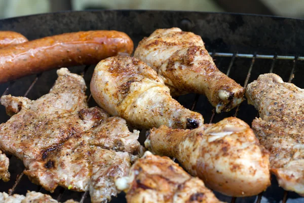 Barbecue with delicious grilled meat on grill — Stock Photo, Image