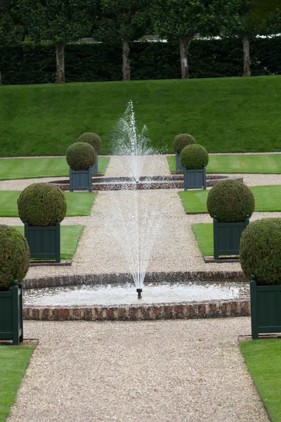 Splendidi giardini decorativi nei castelli in Francia — Foto Stock