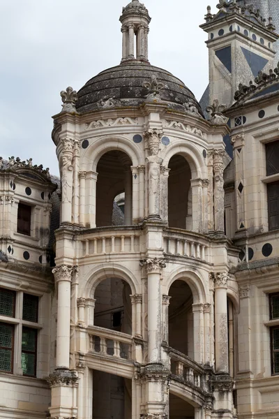 Спиральная лестница в замке Шамбор, Долина Луары, Франция — стоковое фото