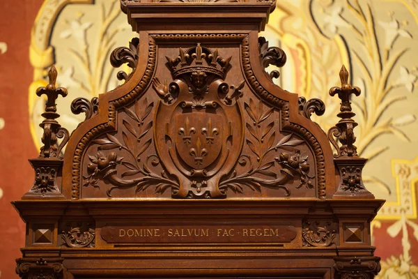 Heraldische motieven in het kasteel van chambord. .Valley van de rivier de cher. Frankrijk — Stockfoto