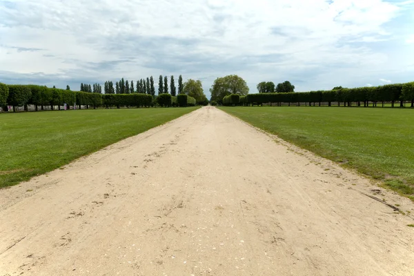 Velké louky a v parku kolem zámku chambord. Francie — Stock fotografie