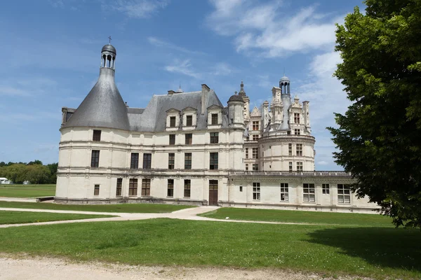 Zamek chambord, w dolinie rzeki cher, Francja — Zdjęcie stockowe