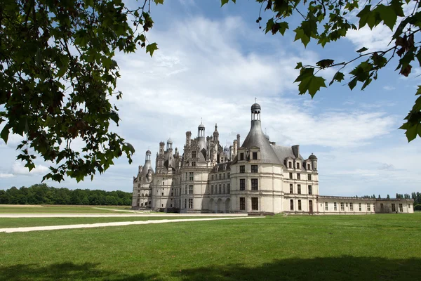 Zamek chambord, w dolinie rzeki cher, Francja — Zdjęcie stockowe