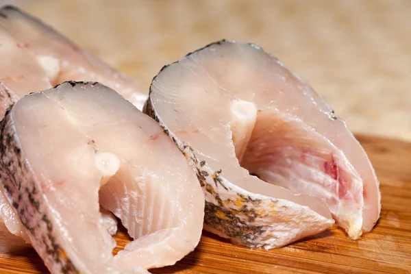 Pezzo di pesce fresco crudo. La dieta sana . — Foto Stock