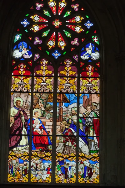 Vetrate della cattedrale di Saint Gatien a Tours, Francia . — Foto Stock