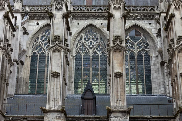 A parede lateral da catedral de Saint Gatien em Tours, Loire Valley França — Fotografia de Stock