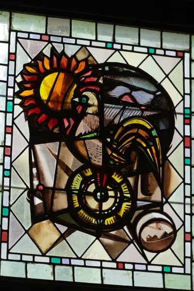 Стеклянное окно в Cloitre de La Psalette - Католицизм Сен-Гатьена в Туре — стоковое фото