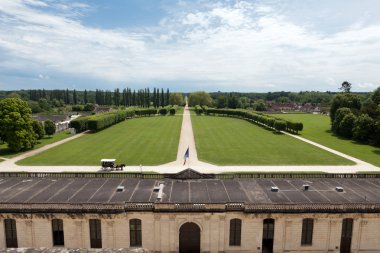 büyük çayır ve kale chambord çevresinde park. Fransa