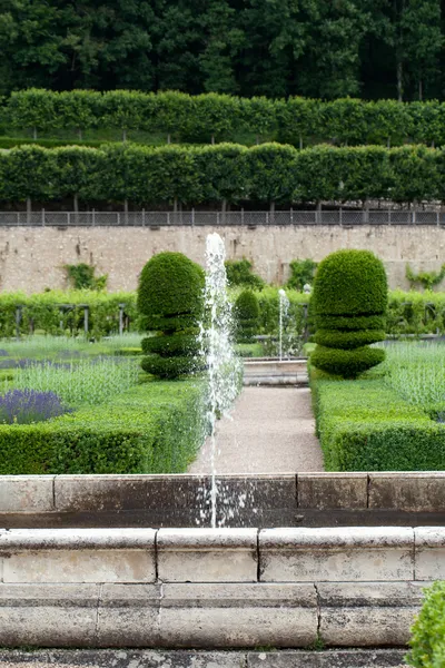 Zahrady a zámek de villandry v údolí Loiry ve Francii — Stock fotografie