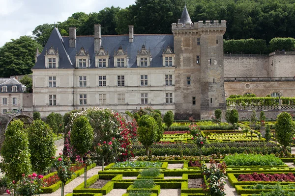 Jardins et Château de Villandry dans la vallée de la Loire en France — Photo