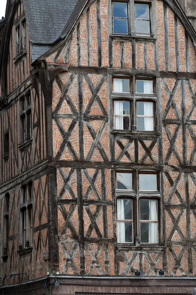Casa de meia-madeira em Tours, Loire Valley, França — Fotografia de Stock