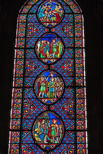 Vitrais da catedral de Saint Gatien em Tours, França . — Fotografia de Stock