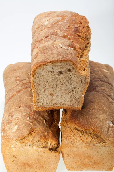 Bochníky chleba, pražené tradičně. pozadí. zblízka. — Stock fotografie