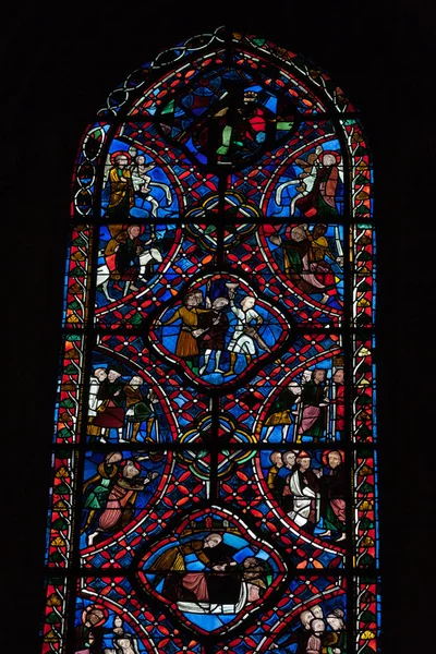 Ólomüveg ablakok a Szent gatien katedrális, Tours, Franciaország. — Stock Fotó