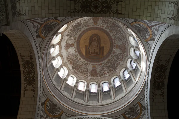Interior da Basílica de Saint-Martin, Tours, França — Fotografia de Stock