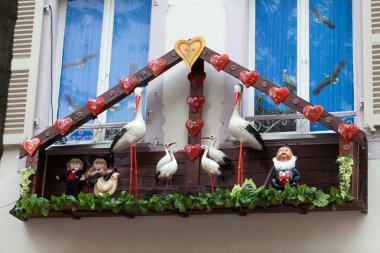 colmar ilk olarak dekore edilmiş penceresinde. Alsace, Fransa