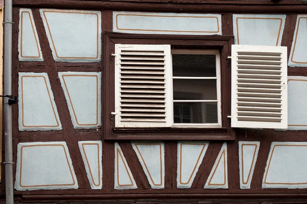 Ήμισυ εφοδιασμένα με ξύλα σπίτια του colmar, Αλσατία, Γαλλία — Φωτογραφία Αρχείου