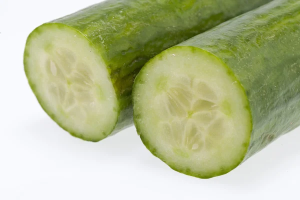 El pepino verde aislado sobre fondo blanco — Foto de Stock