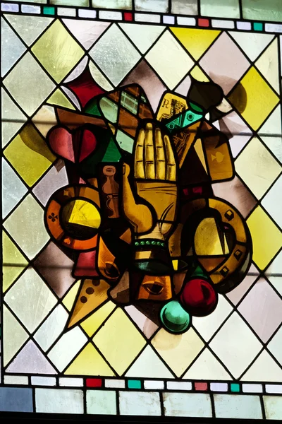 Стеклянное окно в Cloitre de La Psalette - Католицизм Сен-Гатьена в Туре — стоковое фото