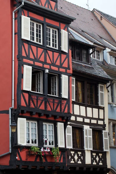 Casas de entramado de madera de Colmar, Alsacia, Francia — Foto de Stock