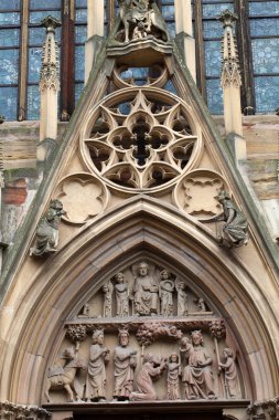 Colmar - saint Martin, portal üzerindeki kabartmalar Katedrali