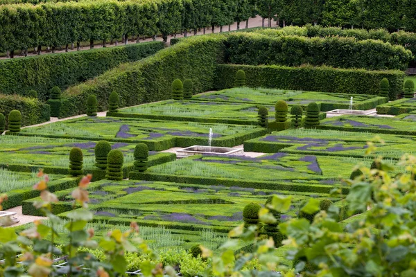 Jardines y Chateau de Villandry en el Valle del Loira en Francia — Foto de Stock