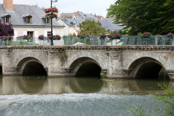 Puente viejo en Azay Le Rideau.Valle del Loira, Francia —  Fotos de Stock