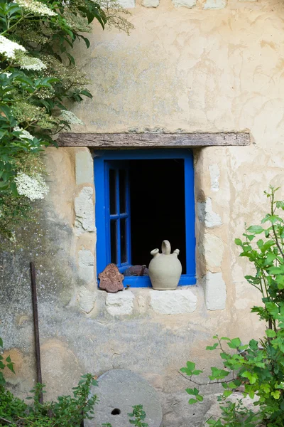 Troglodytes gård smidd i berget nära Saumur. — Stockfoto