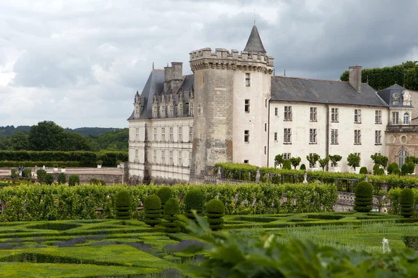Jardines y Chateau de Villandry en el Valle del Loira en Francia — Foto de Stock