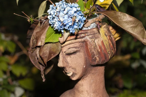 The flower pot in the form of the feminine head — Stock Photo, Image