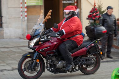 Noel Baba geçit motosiklet Cracow Main Market Square çevresinde