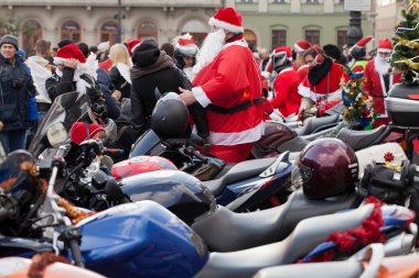 Noel Baba geçit motosiklet Cracow Main Market Square çevresinde