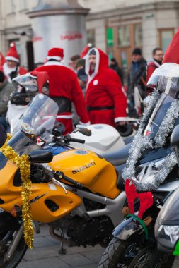 Noel Baba geçit motosiklet Cracow Main Market Square çevresinde