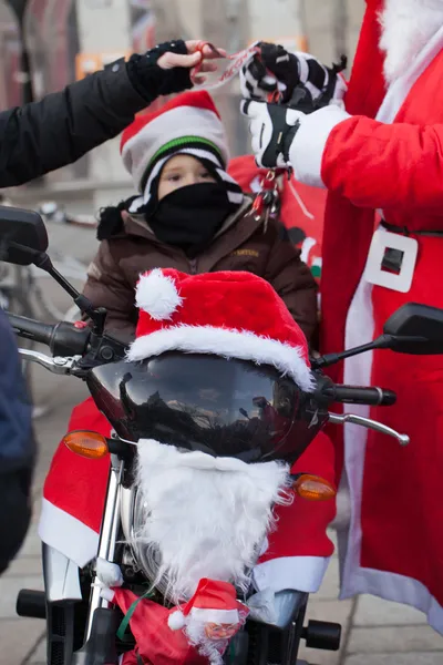 The parade of Santa Clauses on motorcycles around the Main Market Square in Cracow — Stock Photo, Image