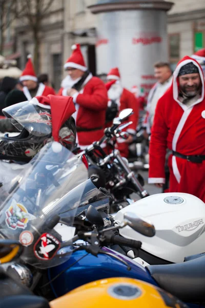 Noel Baba geçit motosiklet Cracow Main Market Square çevresinde — Stok fotoğraf