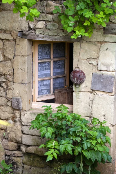 Troglodytes gård smidd i berget nära Saumur. — Stockfoto