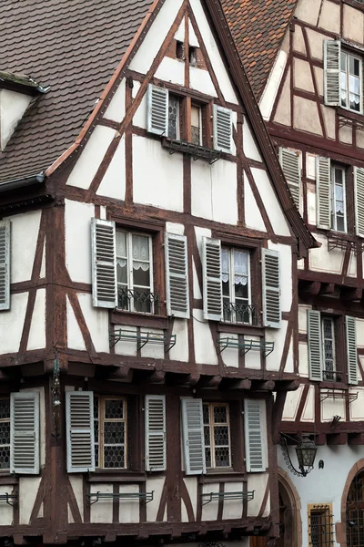 Casas de entramado de madera de Colmar, Alsacia, Francia — Foto de Stock