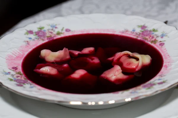 红罗宋汤和蘑菇紫罗兰 — 图库照片
