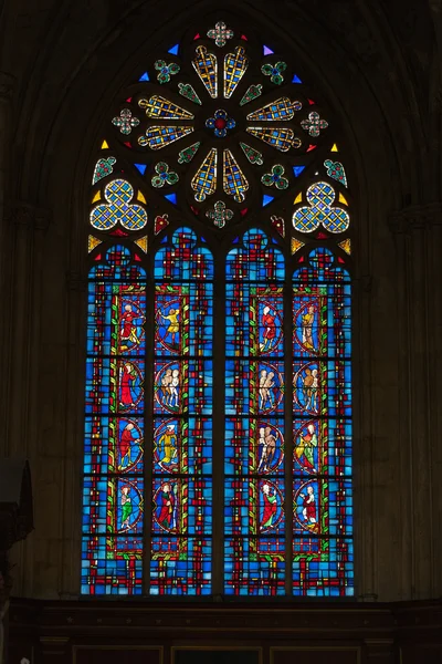 Vitray pencereler saint gatien Katedrali Tours, Fransa. — Stok fotoğraf