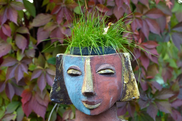 De bloempot in de vorm van de vrouwelijke kop — Stockfoto