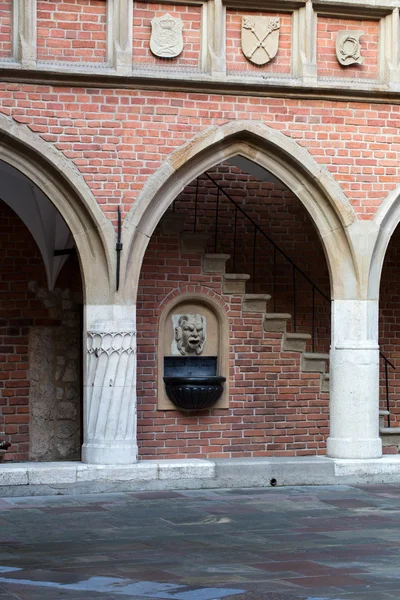 La cour du collège Maius de l'université Jagiellonski de Cracovie en Pologne — Photo