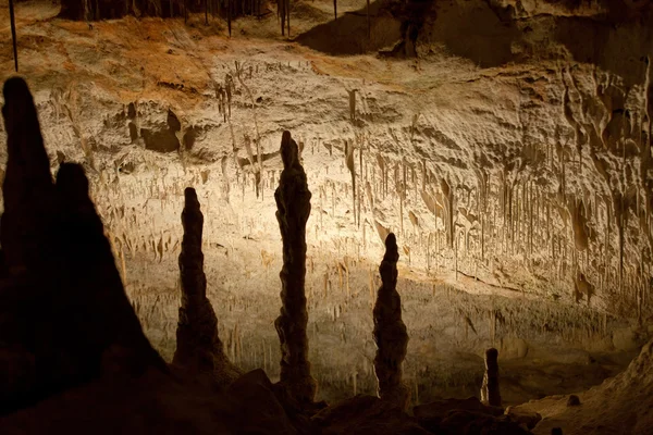 Caves of Drach with many stalagmites and stalactites. Majorca, Spain — Stock Photo, Image