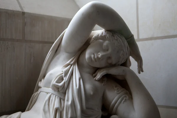 The sculpture of the beautiful woman in Valencay catle. Loire valley, France — Stock Photo, Image