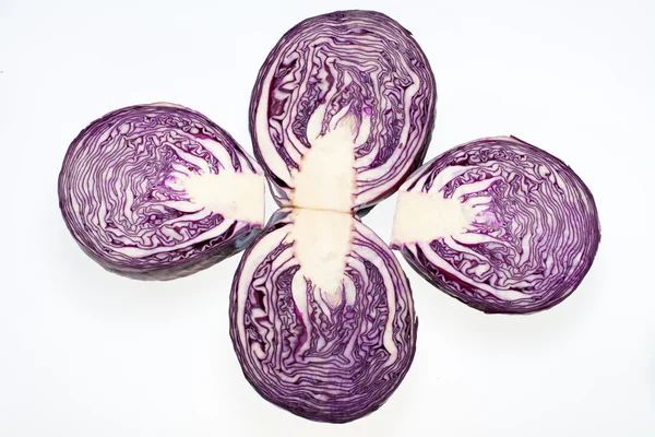 Rotkohl-Querschnitt auf weißem Hintergrund — Stockfoto