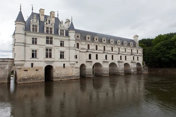 Zámek chenonceau. známý jako hrad Dam byla postavena v roce 1513 a je jedním z nejnavštěvovanějších v údolí Loiry. — Stock fotografie