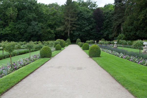 Zahrady na zámek chenonceau v loire údolí Francie — Stock fotografie