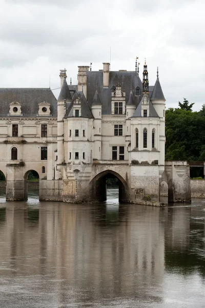 Zamek chenonceau. znany jako zamek Panie został zbudowany w 1513 roku i jest jednym z najczęściej odwiedzanych w dolinie Loary. — Zdjęcie stockowe